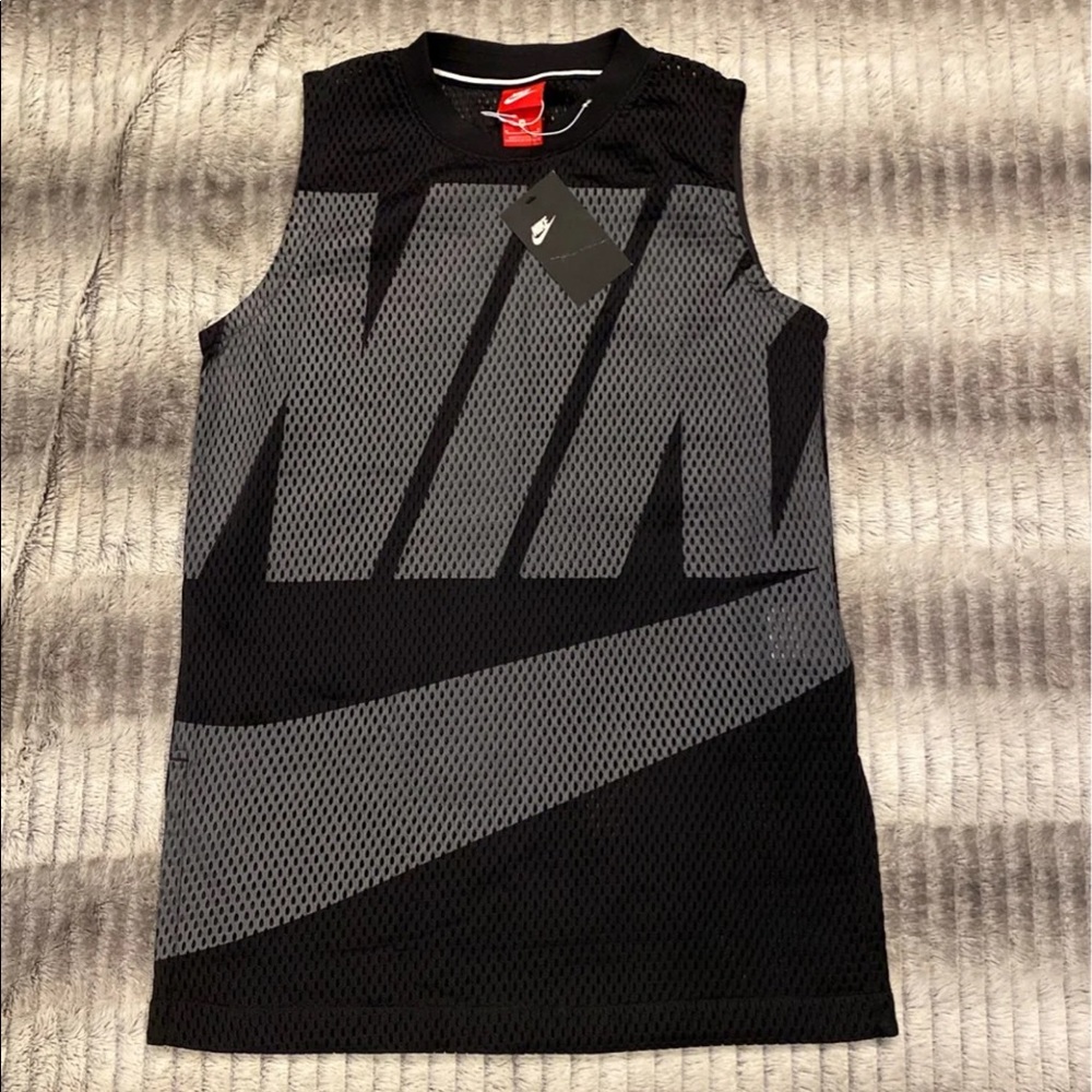 NWT Women’s Nike Jersey